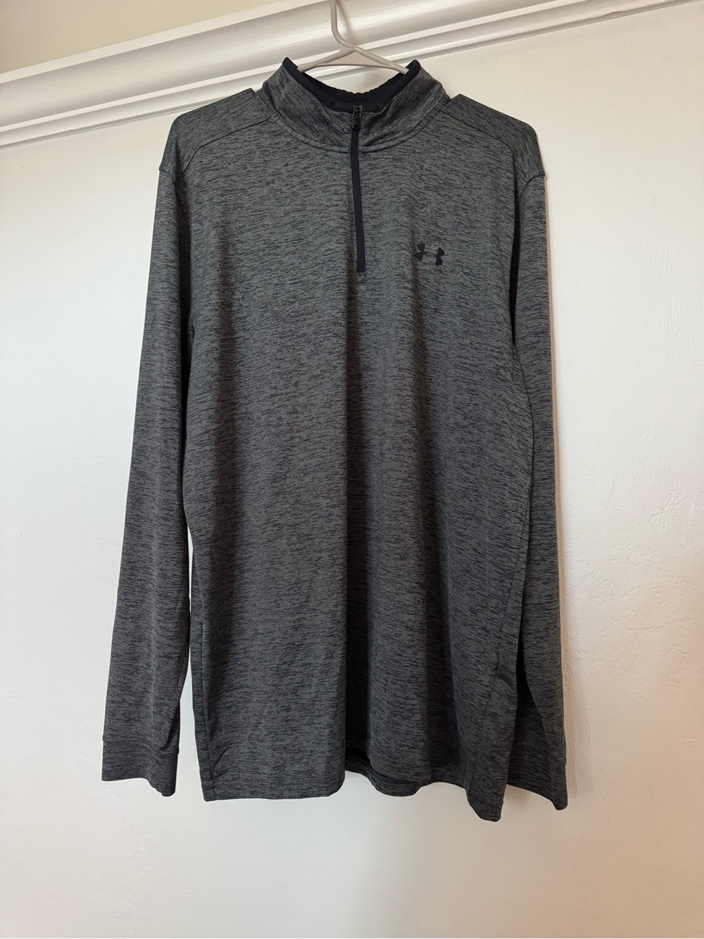 Golf Under Armour Men's Heathered Dark Gray 1/4 Zip Long Sleeve